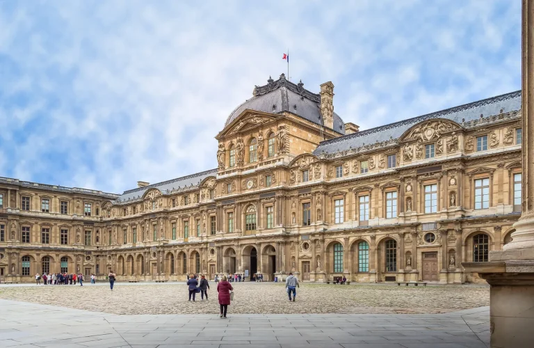 Façade ouest de la cour Carrée du Louvre, Paris
